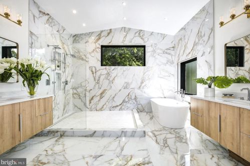 6160 Hardy Dr, Mc Lean VA 22101-3112 exterior