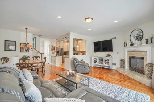 51 Oak Hl Rd, Middletown NY 10941-1366 exterior