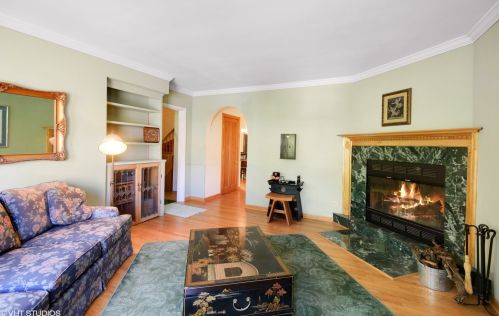 6824 Seeley Ave, Chicago, IL 60645-4919