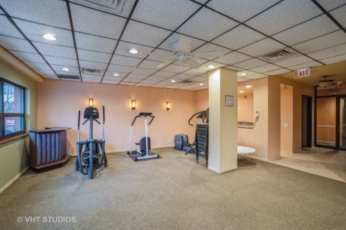 899 Plymouth Ct, Chicago IL 60605-2058 exterior