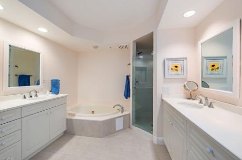 7225 Pelican Bay Blvd, Naples FL 34108-5515 exterior