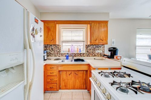 10939 King Dr, Chicago IL 60653-3311 exterior