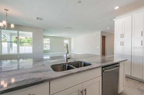 3606 Himes Ave, Tampa FL 33607-6607 exterior