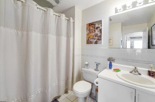 27 Joseph Dr, East Hanover NJ 07936-3579 exterior