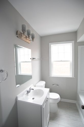 8015 Artesian Ave, Chicago IL  60652-2819 exterior