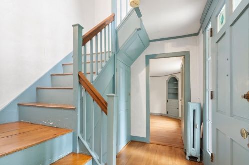 2 Brookshire Rd, Worcester MA 01609-1251 exterior