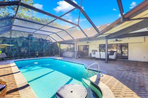 1915 Empress Ct, Naples FL 34110-8141 exterior