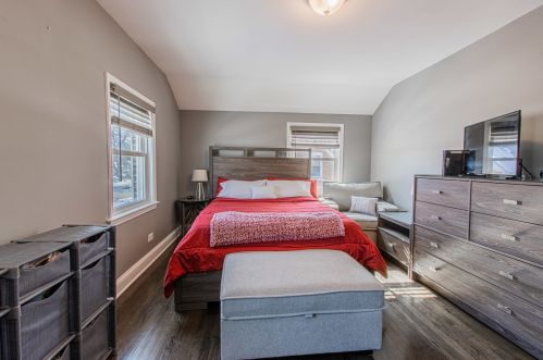 2242 15 Ave, Broadview IL 60155-4006 exterior