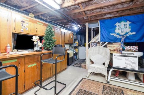 17 Shady Oak Dr, Enfield CT 06082-2311 exterior