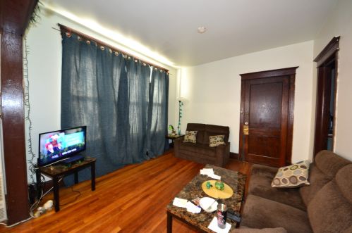 3825 California, Chicago IL 60618-3607 exterior