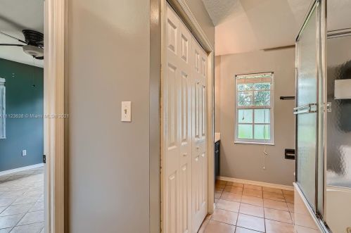 5205 Feather Crk Dr, Fort Pierce FL 34951-2327 exterior