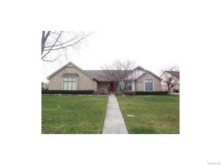 6633 Woodcrest Dr, Troy MI  48098-6519 exterior