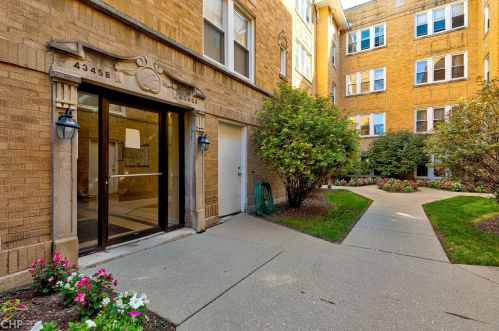 4345 Sacramento Ave, Chicago IL  60618-1444 exterior
