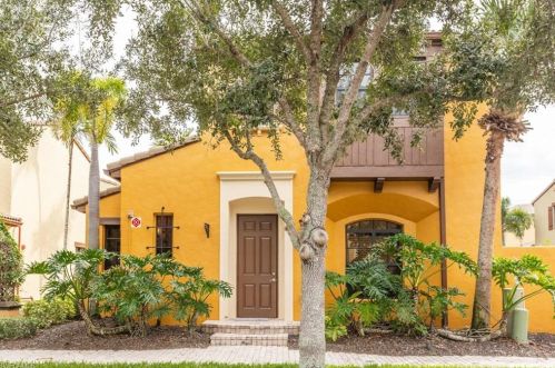 9102 Chula Vista St, Naples, FL 11302-3265