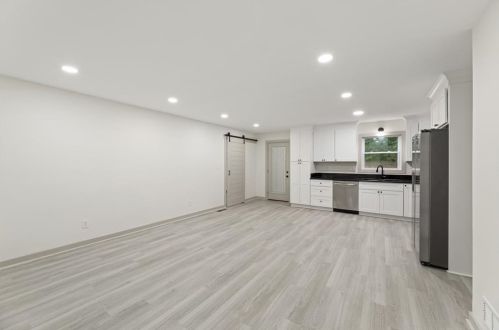 2014 Jones Rd, Atlanta GA  30318-5910 exterior