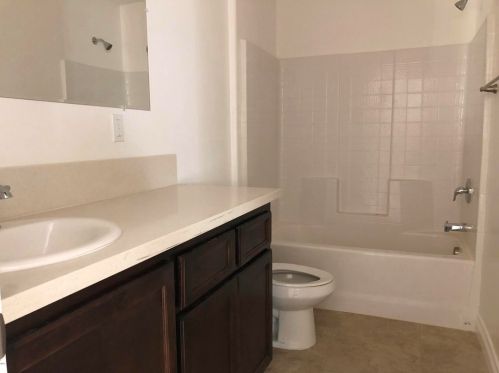 919 Southgate Dr, Bakersfield CA 93304-5150 exterior