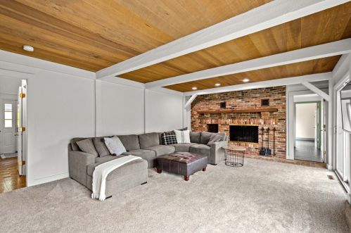 1521 Candlewood Dr, Pittsburgh PA  15241-2909 exterior