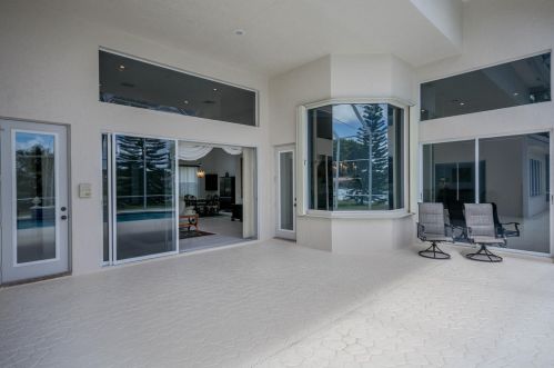 8225 Desmond Dr, Boynton Beach FL 33472-5014 exterior