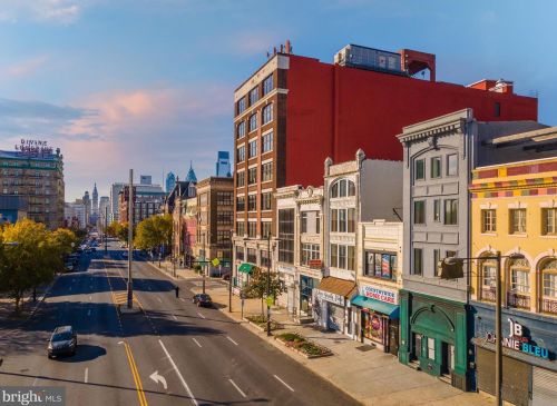 810 Broad St, Philadelphia, PA 19146-2217