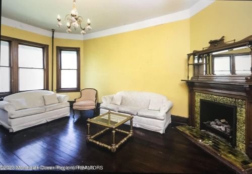 4 Beechwood Ave, West Long Branch NJ  07764-1802 exterior