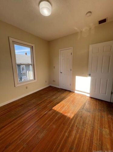 260 Main St, Meriden CT 06451-3859 exterior