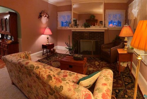 4031 Robinson St, Duluth, MN 55804-2109