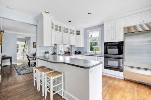 6 Crockett St, Norwalk CT 06853-1611 exterior