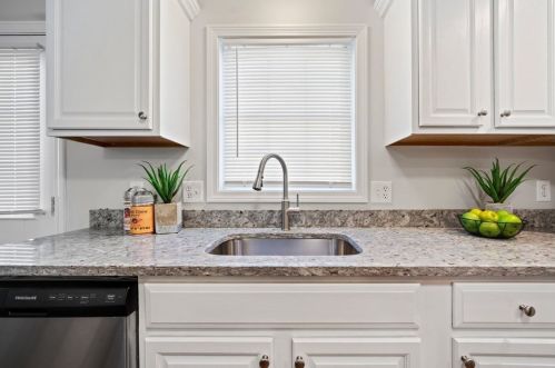 13 Clarkson St, Worcester MA 01604-4236 exterior