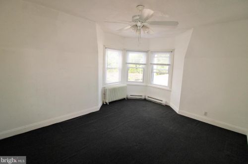 704 Chelten Ave, Philadelphia PA 19126-3712 exterior