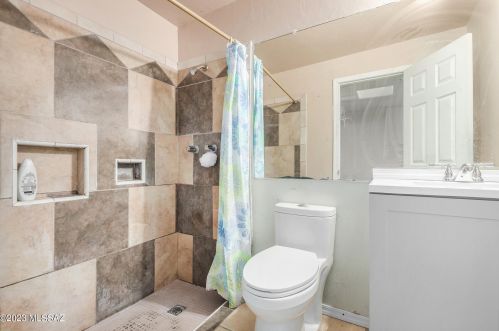 6742 Hawk Dr, Tucson AZ 85730-3247 exterior