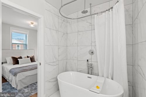 610 Roxboro Pl, Washington DC  20011-1254 exterior