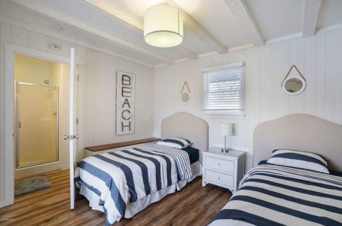 1548 Beach St, Meskegon MI  49441-1006 exterior