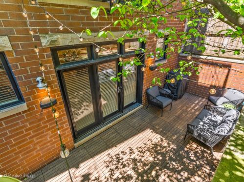 1949 Nelson St, Chicago IL  60657-6863 exterior