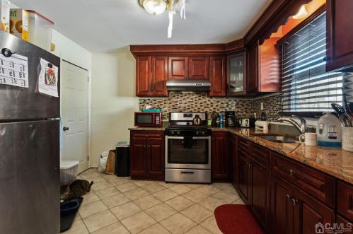 34 Sharot St, Carteret NJ 07008-2908 exterior