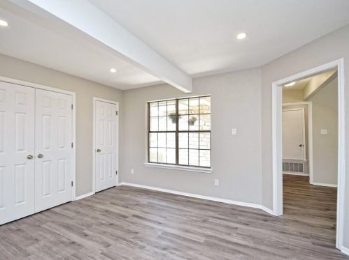 8302 Farmington Ct, Austin TX 78736-1744 exterior