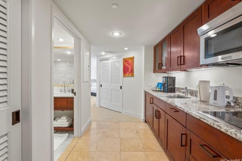 223 Saratoga Rd, Honolulu HI 96815-1942 exterior