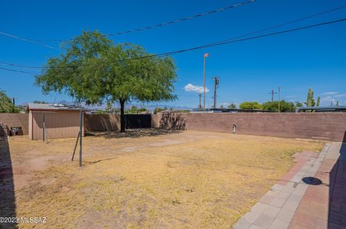 2419 23 St, Tucson AZ 85711-4916 exterior