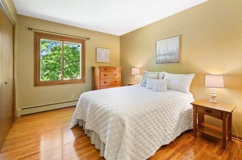 720 County Rd B, Saint Paul MN 55117-1804 exterior