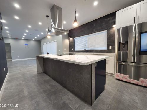 10637 16 Ave, Phoenix AZ 85021-7924 exterior