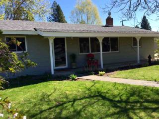 6912 Whitehouse St, Spokane, WA 99208-4048