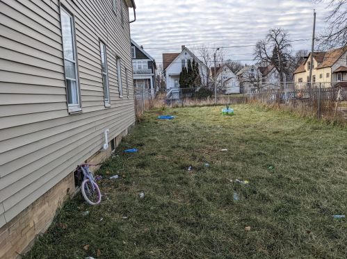 2825 Richards St, Milwaukee WI  53212-2439 exterior