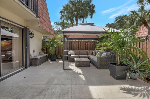 720 Buttonwood Ln, Boynton Beach FL 33436-7125 exterior