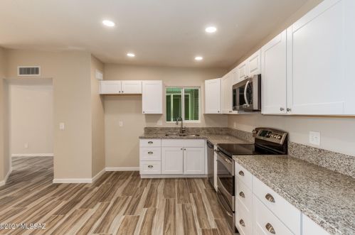 7055 Camino De Ln Tierra, Tucson AZ 85741-2416 exterior