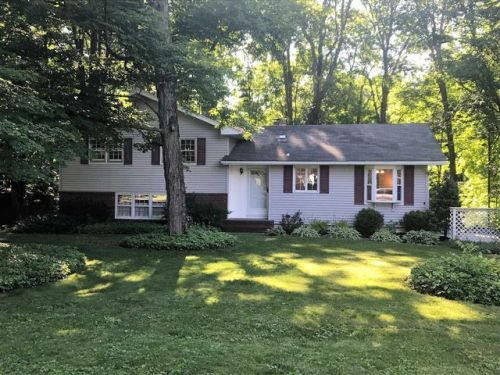 27 Harmony Cir, Poughkeepsie, NY 12603-1411