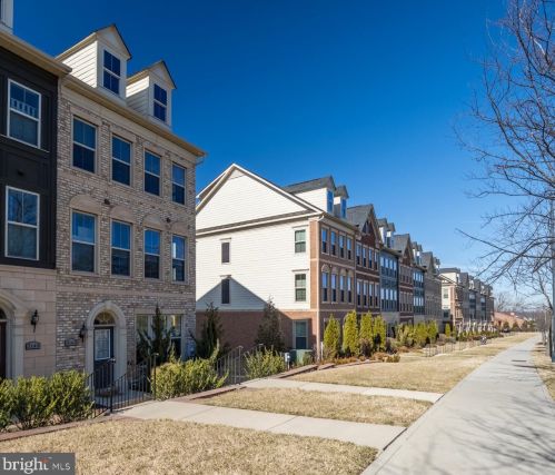 3143 Ft Lincoln Dr, Washington DC 20018-4311 exterior