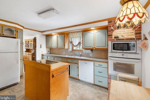 1900 Fish And Game Rd, Littlestown PA 17340-8808 exterior