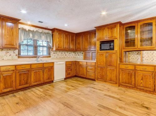 1028 Holly Dr, Gainesville GA 30501-2115 exterior