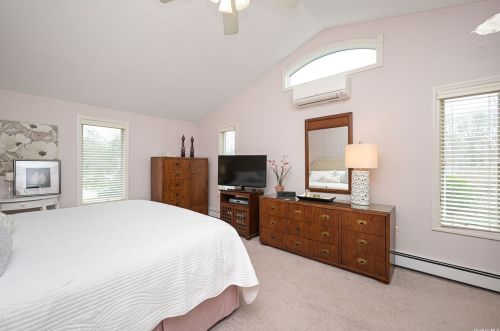 35 Rogues Path, Huntington Station NY exterior