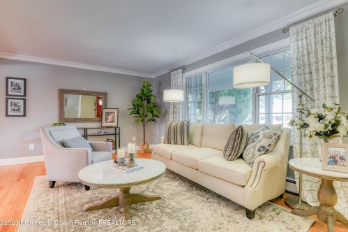 17 Carriage Dr, Middletown NJ 07748-3504 exterior