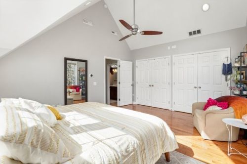 3232 Belle Plaine Ave, Chicago IL 60618-2338 exterior